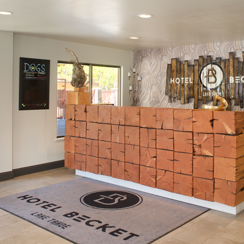 usa-heavenly-hotel-becket-reception-desk.png